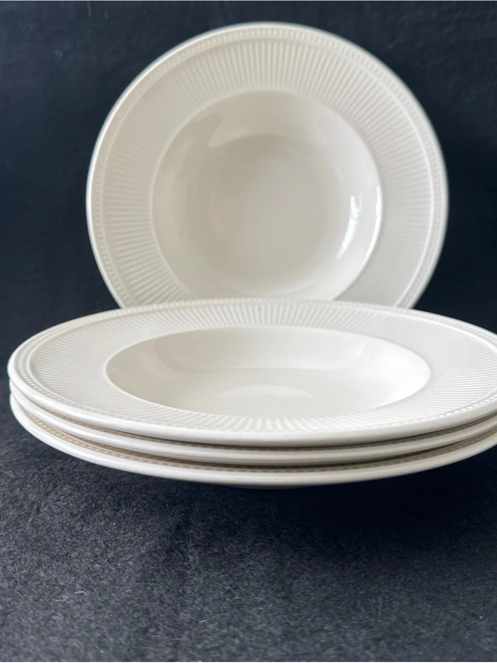 Set of 4 Wedgwood Windsor 9” Rimmed Soup Salad Pasta Bowls Ivory Ribs & Dots
